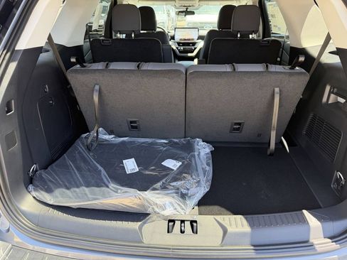 New 2026 Ford Explorer Active RWD image 18