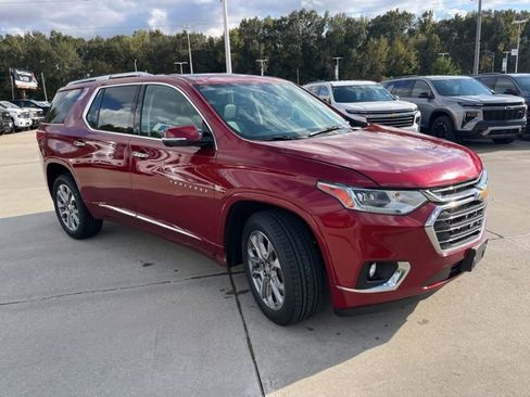 Used 2020 Chevrolet Traverse Premier FWD image 11