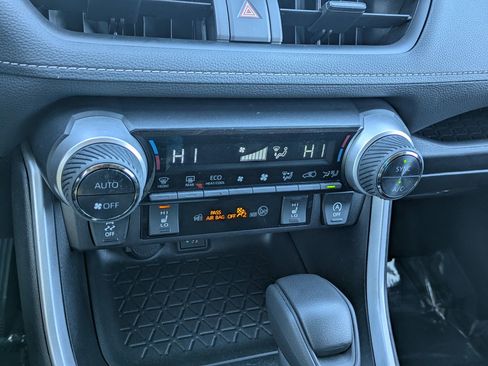 Used 2024 Toyota RAV4 XLE w/ Convenience Package image 15