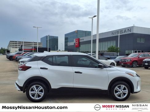 Used 2024 Nissan Kicks S FWD image 8