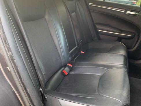 Used 2018 Chrysler 300 Limited RWD image 10