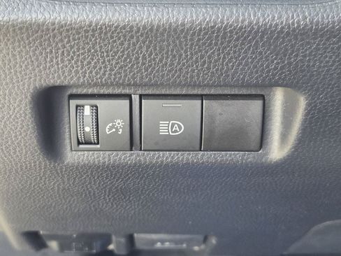 Used 2025 Toyota RAV4 XLE FWD image 25