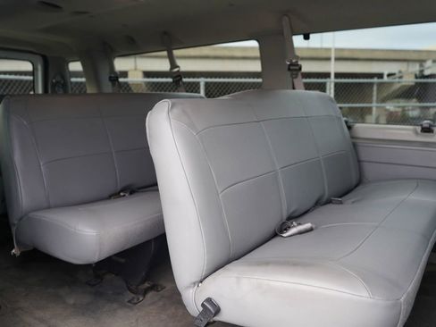 Used 2006 Ford E-350 and Econoline 350 XL image 15