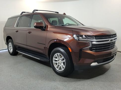 Used 2022 Chevrolet Suburban LT w/ Luxury Package RWD image 1