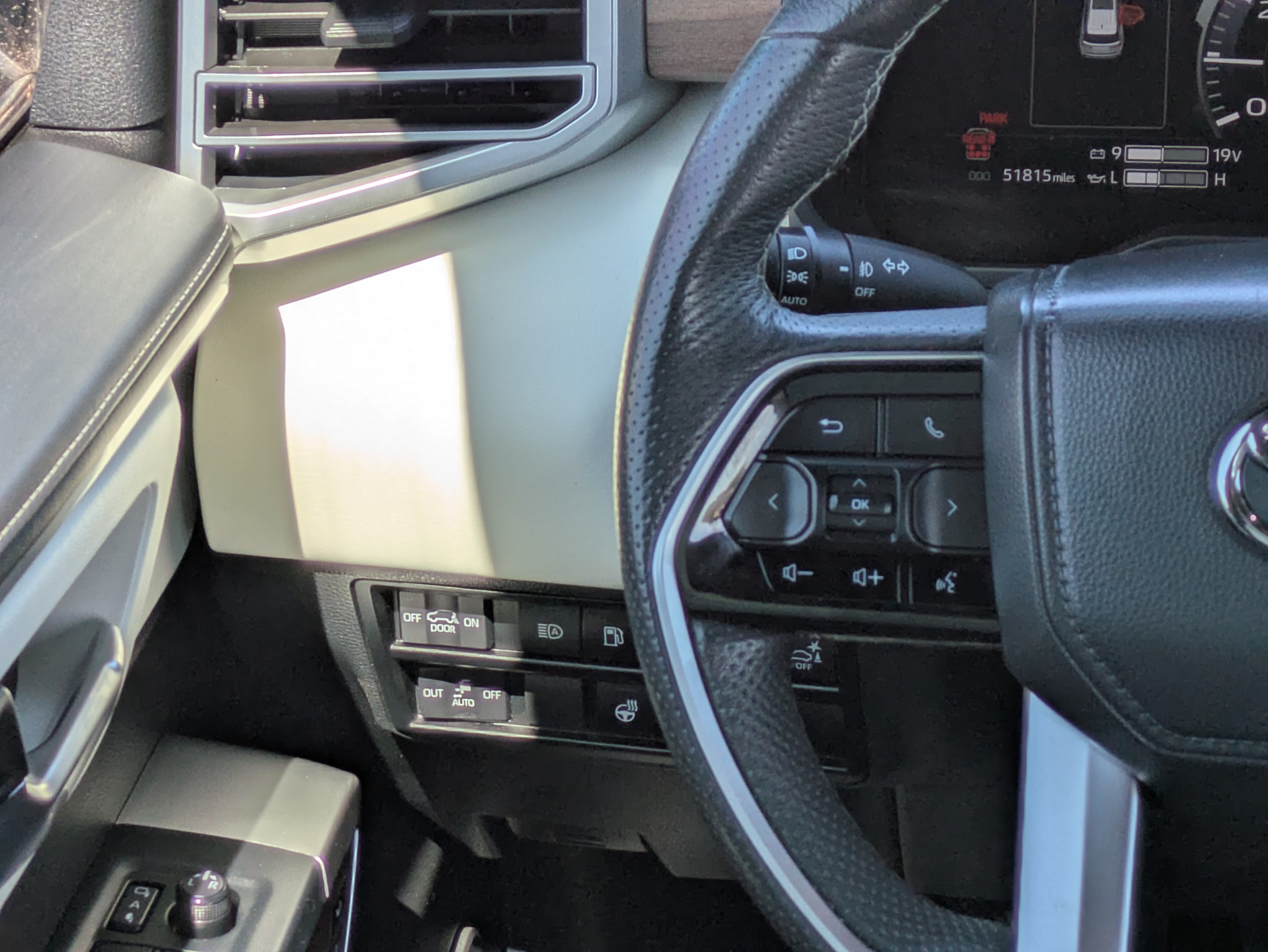 Used 2023 Toyota Sequoia Capstone AWD/4WD image 23