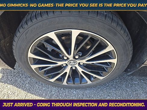 Used 2018 Toyota Camry SE w/ Convenience Package FWD image 10