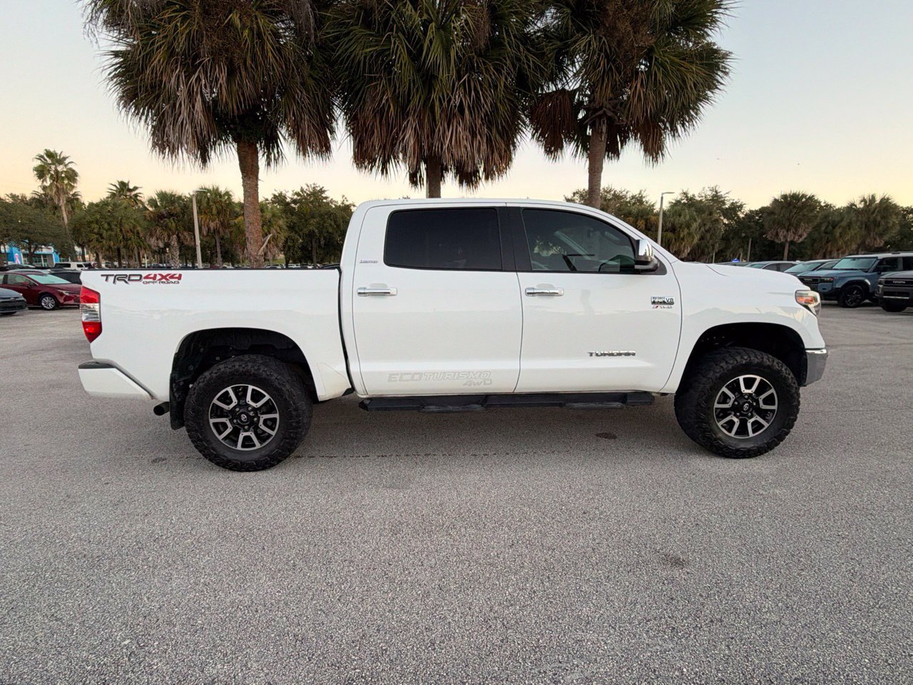 Used 2021 Toyota Tundra Limited w/ Limited Premium Package AWD/4WD image 5
