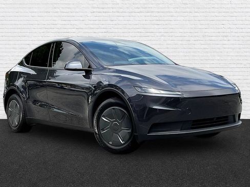 Used 2026 Tesla Model Y 2WD image 3