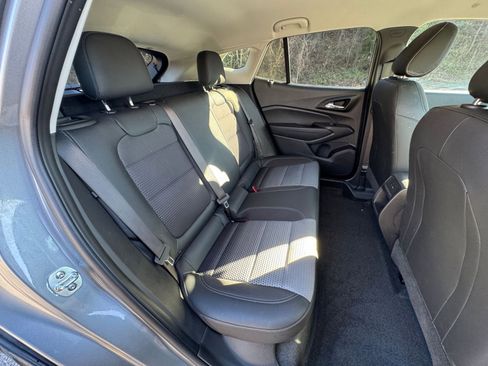 Used 2025 Chevrolet Trax LT image 34