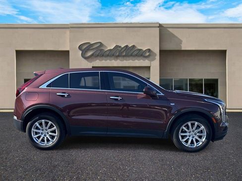 Certified 2023 Cadillac XT4 Luxury w/ Cold Weather Package FWD image 2