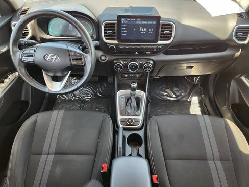 Used 2024 Hyundai Venue SEL FWD image 28