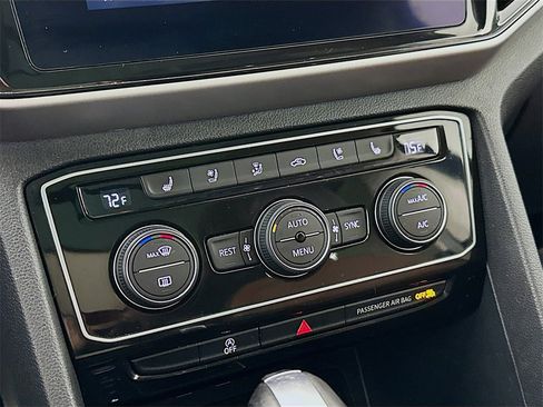 Used 2022 Volkswagen Atlas SEL Premium image 15