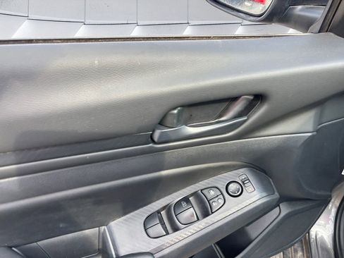 Used 2025 Nissan Altima 2.5 S image 12