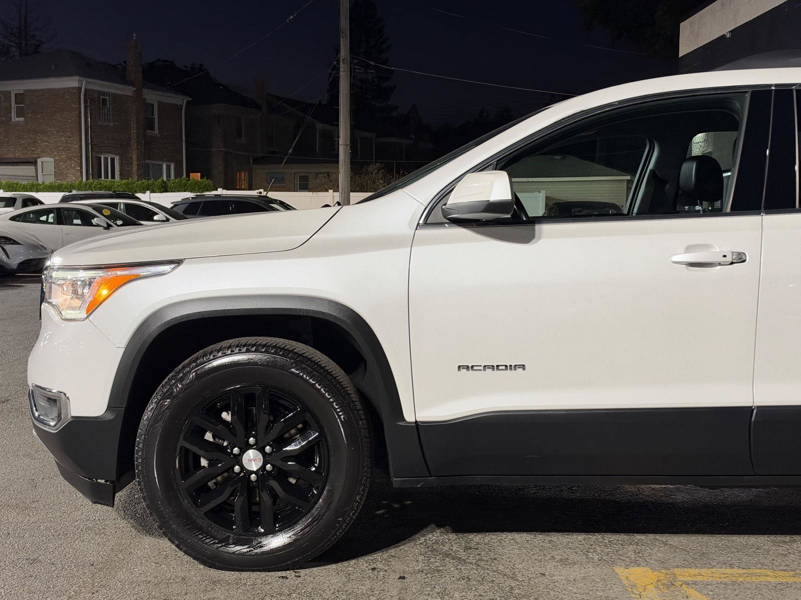 Used 2019 GMC Acadia SLT FWD image 2