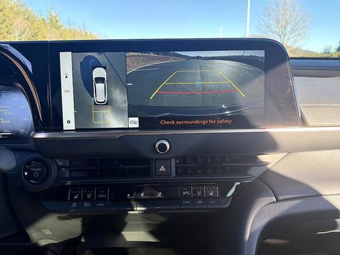 Certified 2025 Toyota Crown Signia w/ Advanced Technology Package image 15