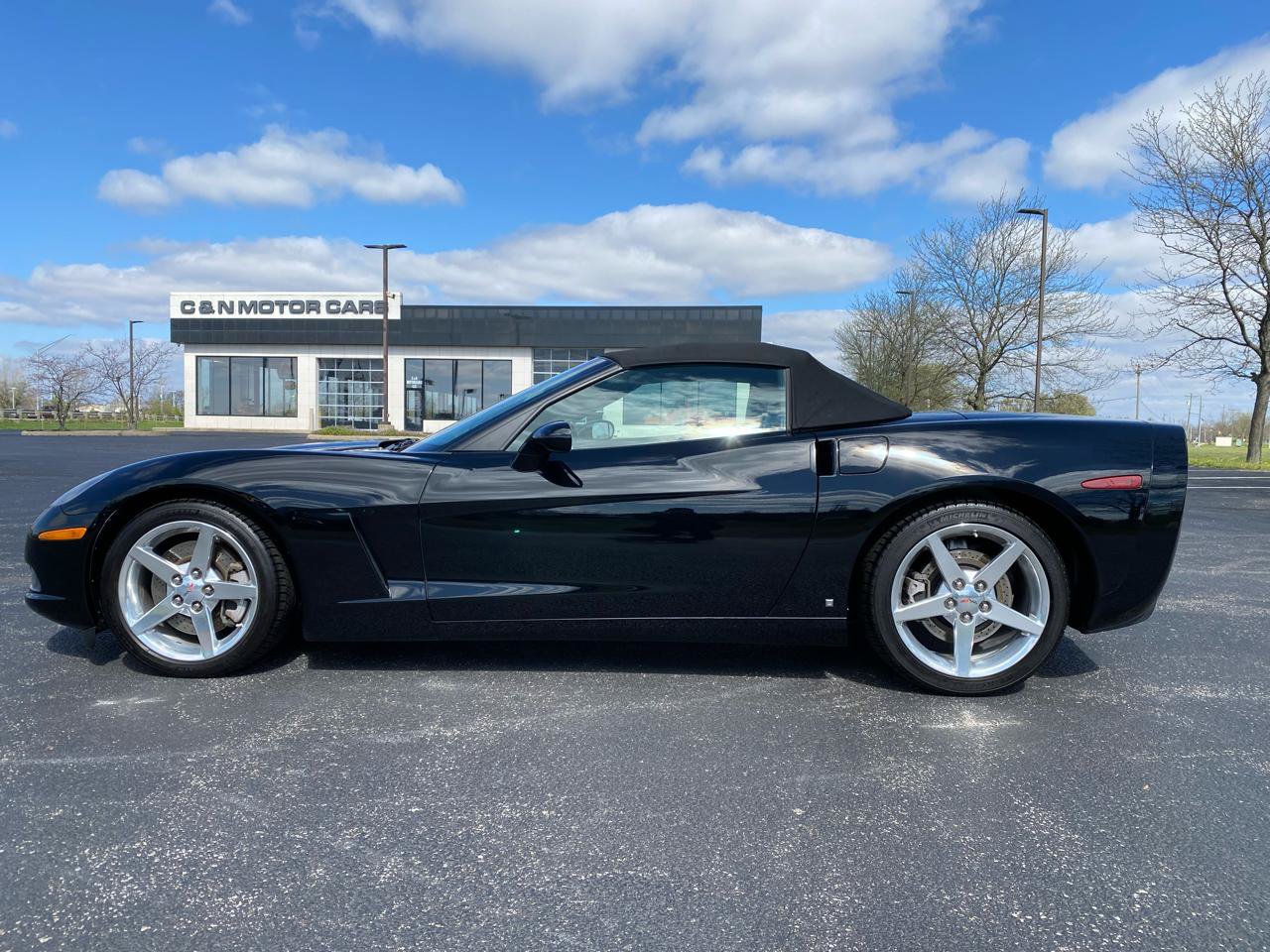 Used 2006 Chevrolet Corvette Convertible w/ Preferred Equipment Group RWD image 16