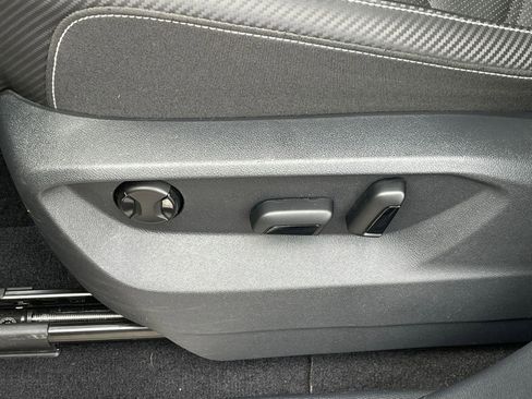 Used 2025 Volkswagen Atlas Cross Sport SE image 22