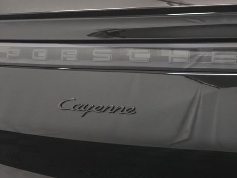 Certified 2023 Porsche Cayenne Platinum Edition AWD/4WD image 31