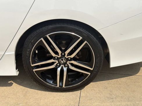 Used 2017 Honda Accord Sport image 4