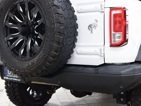 Used 2022 Ford Bronco Black Diamond w/ Sasquatch Package image 18