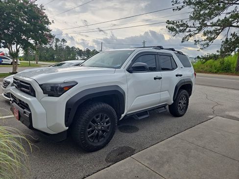 Used 2025 Toyota 4Runner SR5 AWD/4WD image 5