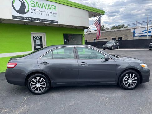 Used 2011 Toyota Camry LE FWD image 9