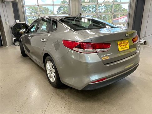 Used 2018 Kia Optima LX image 3