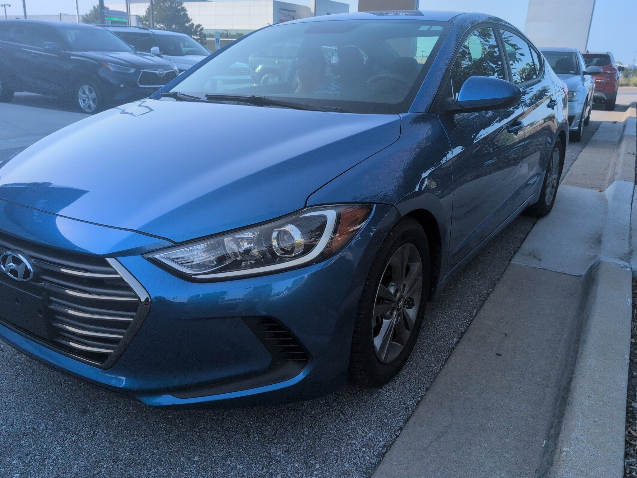 Used 2017 Hyundai Elantra SE FWD image 1