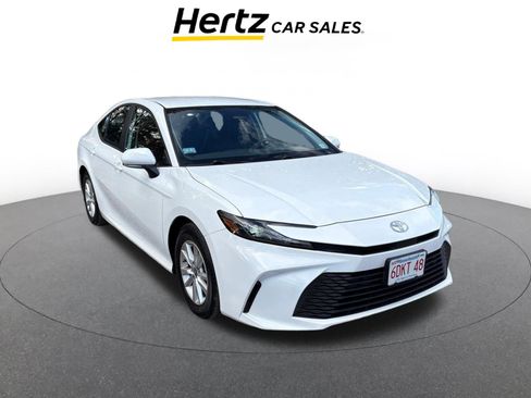 Used 2025 Toyota Camry LE image 1
