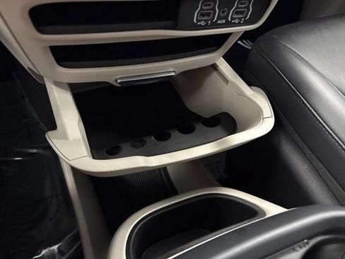 Used 2024 Chrysler Pacifica Limited FWD image 42