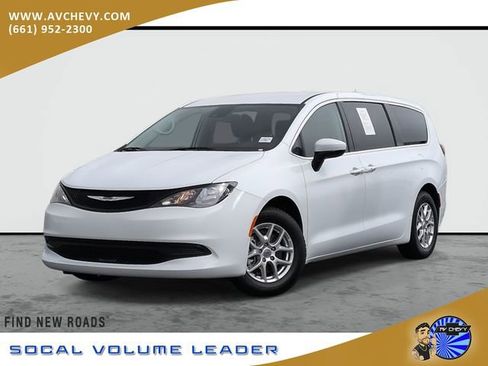 Used 2023 Chrysler Voyager LX FWD image 1