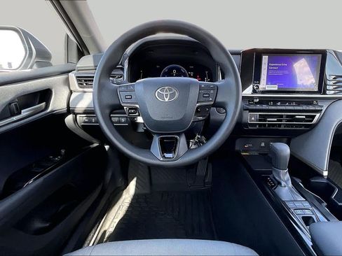 Used 2025 Toyota Camry LE FWD image 5
