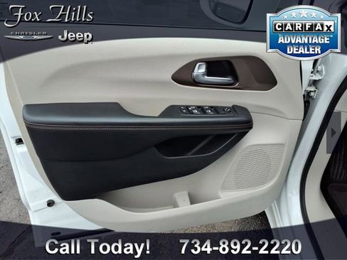 Used 2018 Chrysler Pacifica Touring-L Plus w/ Tire & Wheel Group image 15