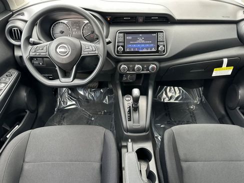 New 2025 Nissan Kicks Play S image 4