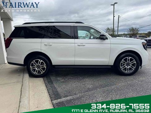 Used 2025 Ford Expedition Active image 5