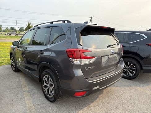 Used 2023 Subaru Forester Premium AWD/4WD image 5