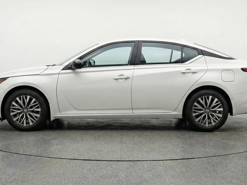 Used 2025 Nissan Altima 2.5 SV image 5