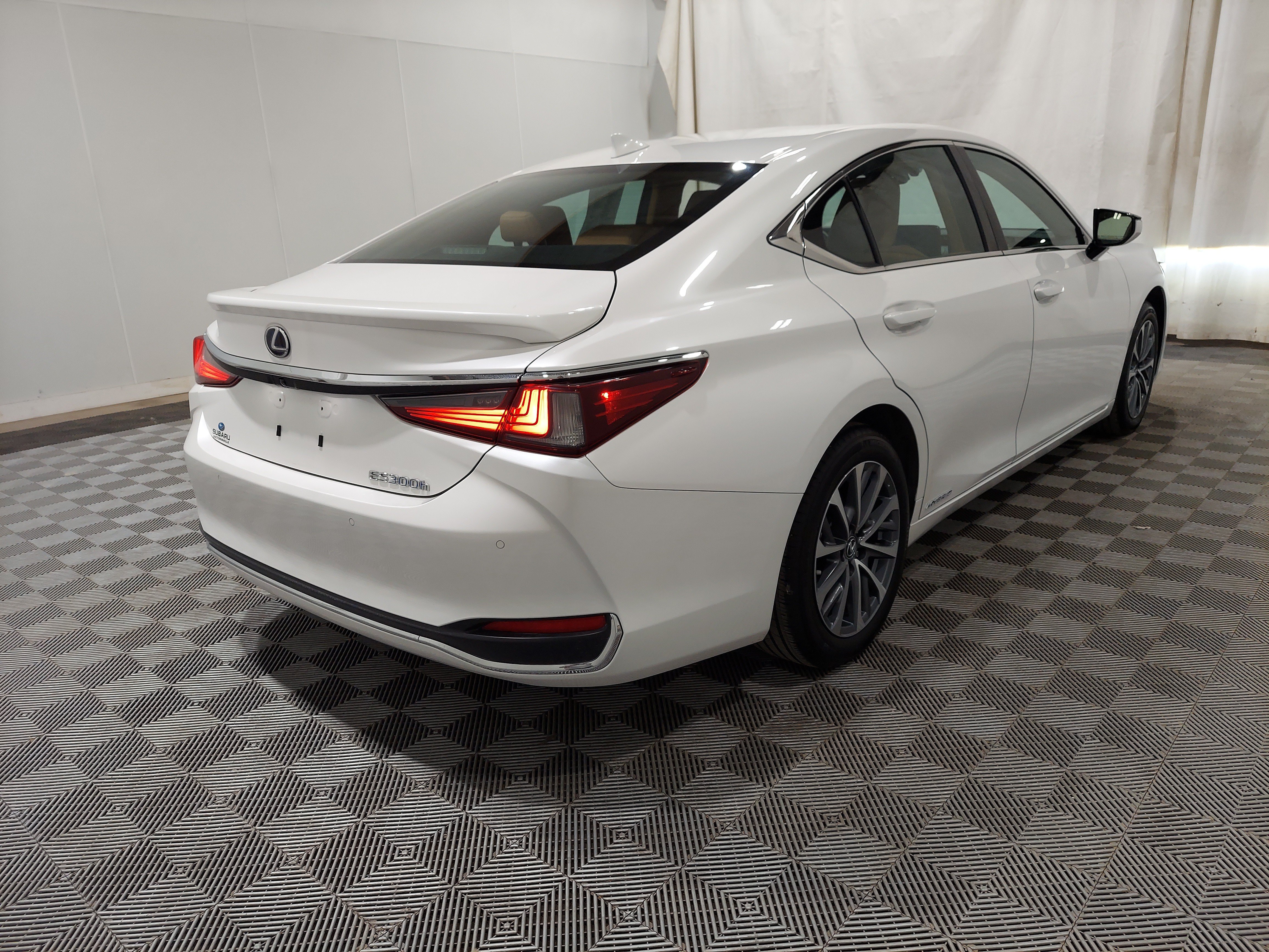 Used 2022 Lexus ES 300h FWD image 3