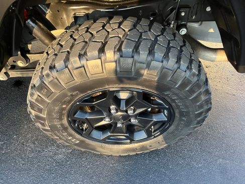 Used 2022 Jeep Gladiator Willys image 31