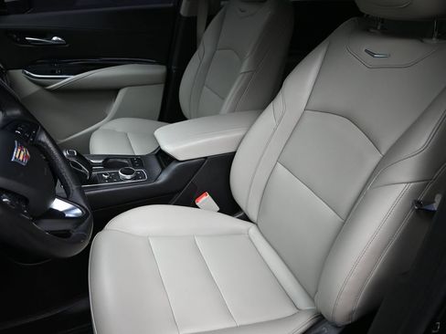 Used 2019 Cadillac XT4 Luxury w/ Cold Weather Package FWD image 15