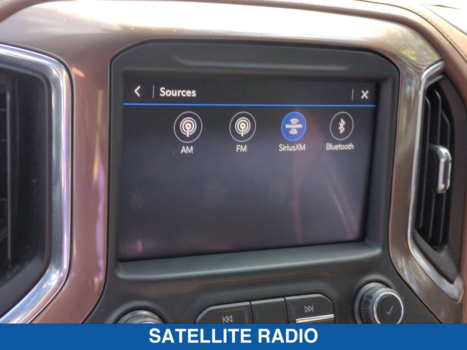 Used 2020 Chevrolet Silverado 1500 High Country w/ Technology Package AWD/4WD image 24