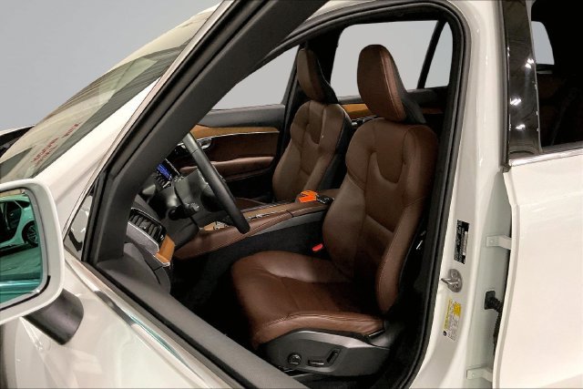 Certified 2024 Volvo XC90 B5 Plus w/ Protection Package Premier AWD/4WD image 28