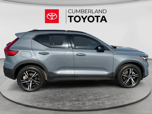 Used 2023 Volvo XC40 B5 Plus AWD/4WD image 3