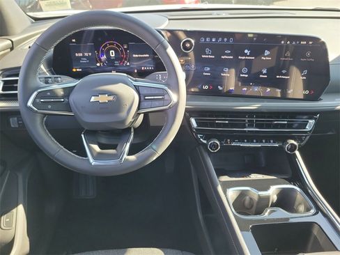 New 2026 Chevrolet Traverse LT image 4