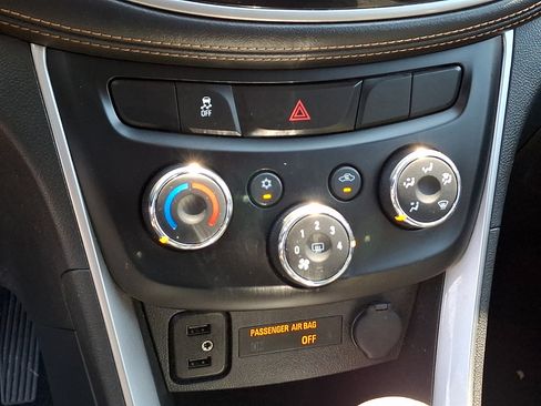 Certified 2018 Chevrolet Trax LT w/ LT Convenience Package FWD image 16