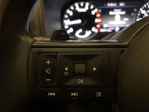 Used 2024 Nissan Rogue SV image 15