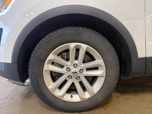 Used 2017 Ford Explorer XLT image 28