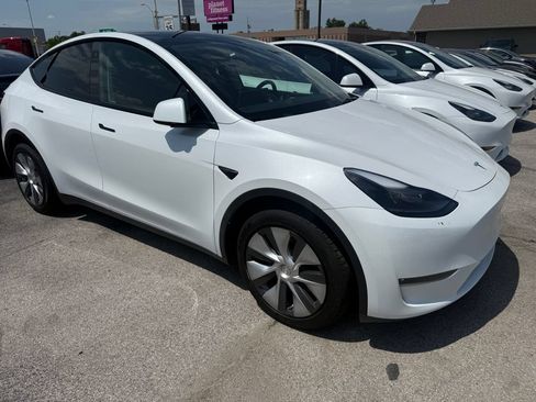 Used 2023 Tesla Model Y Long Range AWD/4WD image 16
