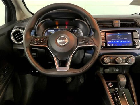 Used 2025 Nissan Versa SV FWD image 5