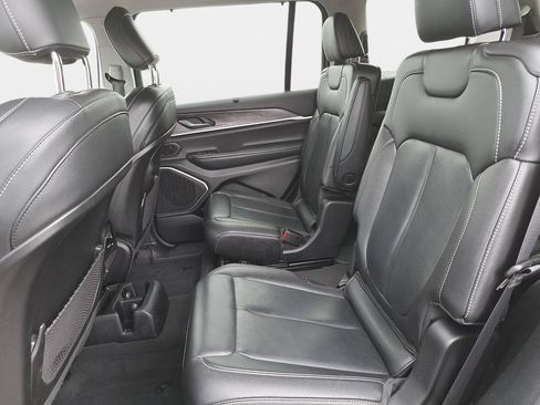 Certified 2023 Jeep Grand Cherokee L Limited w/ Luxury Tech Group II AWD/4WD image 16